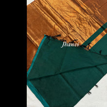 Bottle Green Cotton Saree with Copper Zari Pallu – Handloom-Inspired Jhanvi Saree by Kaithari Nesavu, Comfortable Office & Temple Wear.