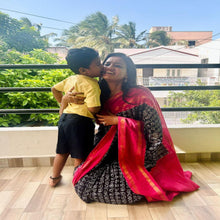 Purchase the Dark Blue Black with Pink Ezhilani Sungudi Cotton Saree featuring Tamil alphabet prints. Traditional design, 5.5 meters in length. Order now!