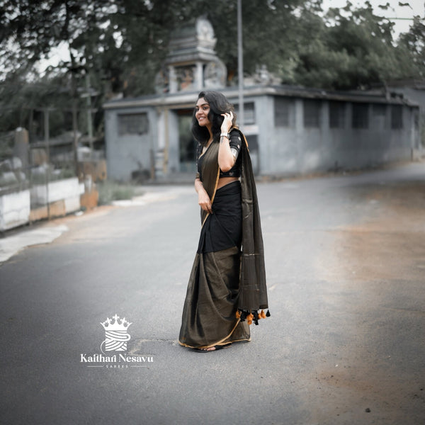 Pure Mul Cotton Half and Half Saree – Plain & Golden Stripe | Light Weight | No Blouse | Handloom Look