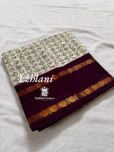Ezhilani Tamil Alphabet Print Sungudi Cotton Saree