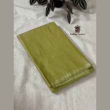 Temple Gold Vairaoosi Arani Soft Silk Saree highlighted with copper zari weave