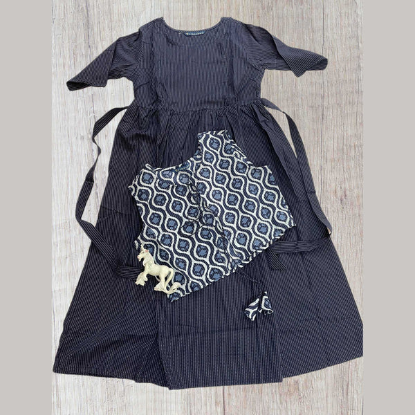 Close-up of dark blue maternity cotton dress with feeding zip detail.